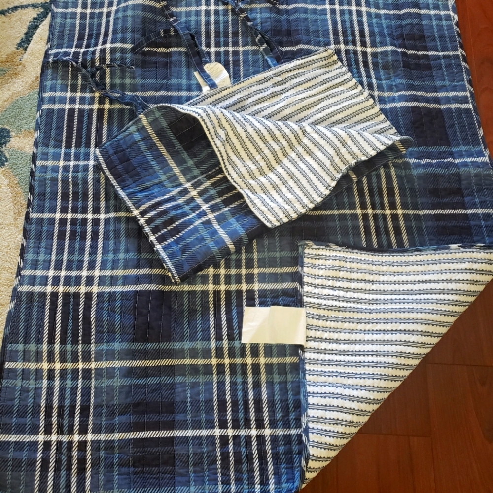 Toddler bedding comforter and sham